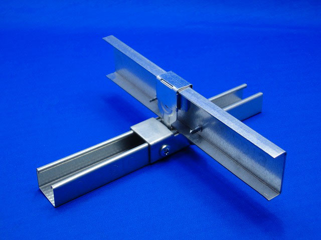 シングル野縁補強ピースを取り付けた図